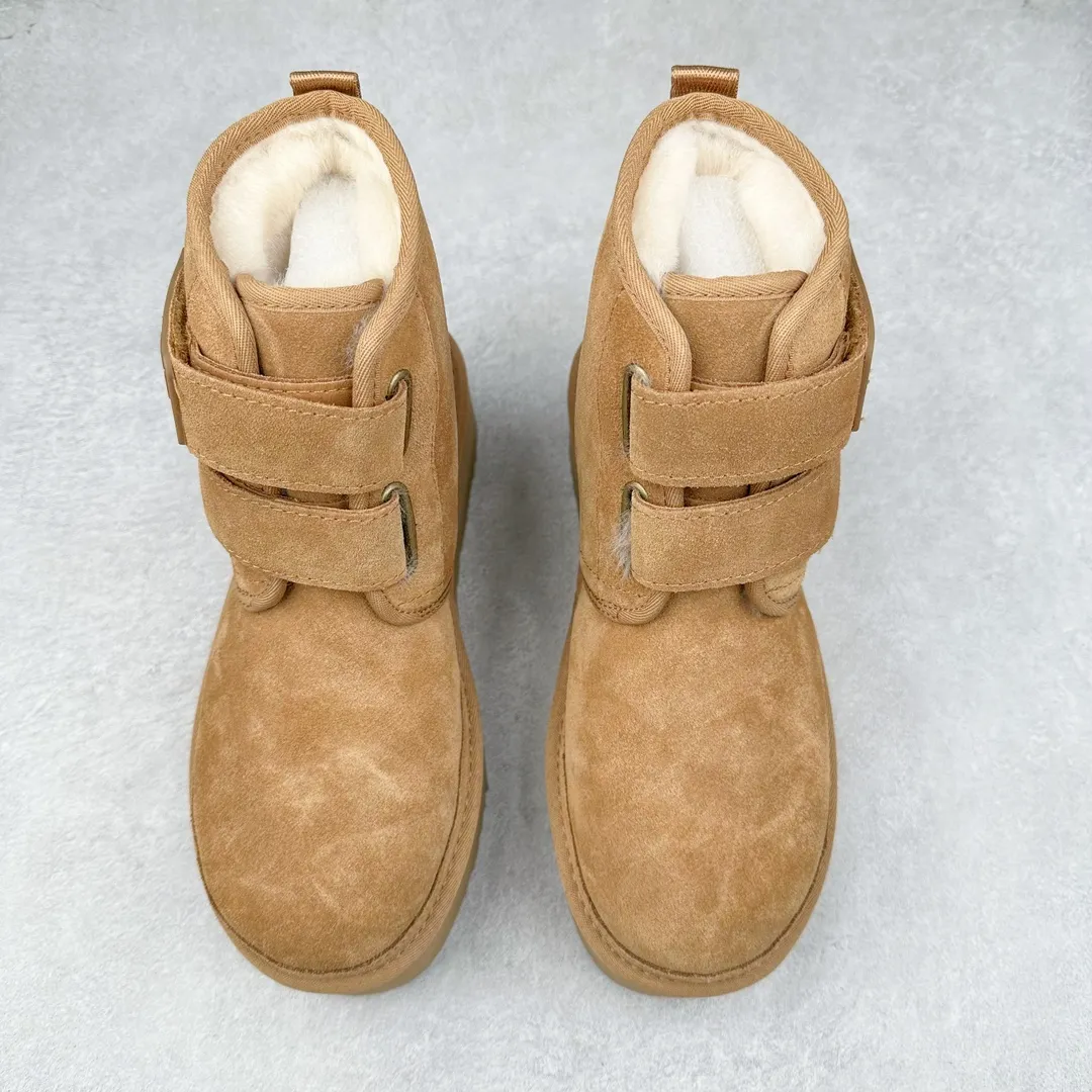 Pick up locally 💰600 UGG 0554 Autumn and winter sheepskin and fur one-piece snow boots with double buckles. All shoes are made from the same factory as ZP. Longfeng A-grade Australian imported sheepskin and fur one-piece Velcro women's boots. Brand OEM production line. Fully follow the ZP process. OEM original pattern maker. Adhering to the principle of no original shoes and no development selection. Pay attention to every detail. The most authentic version on the market. TREADLITE "Light Wing" technology outsole. Lightweight/durable/flexible/pile size: 35 36 37 38 39 40 Coding: by3936030